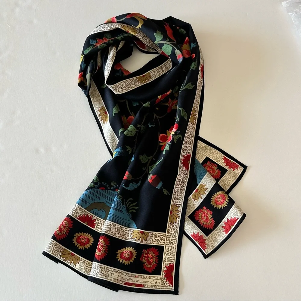 The Metropolitan Museum of Art OS NWOT Oing Scarf Japan Black Multi Floral